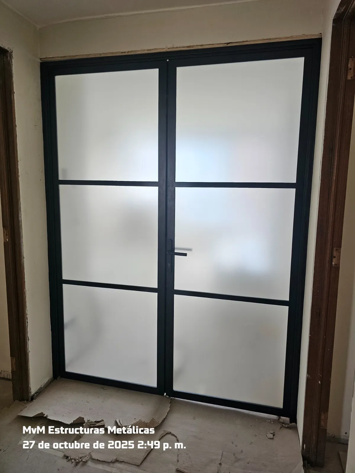 Estructura metálica para terraza y techumbre instalada por Solinox en Santiago, Chile